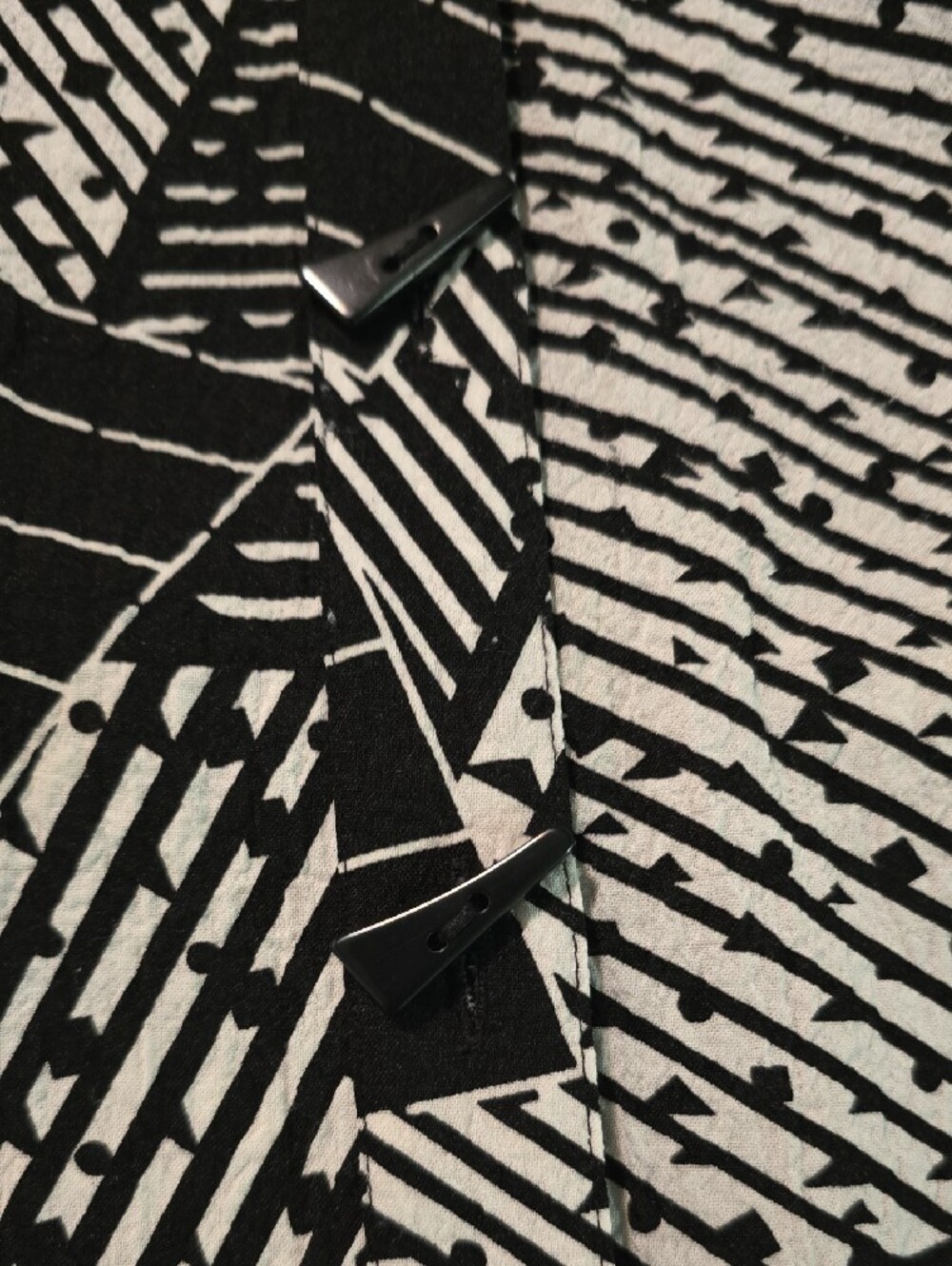 Ali Miles 2X Black & White Geometric Button-Front Shirt with Red Accent - Picture 7 of 7